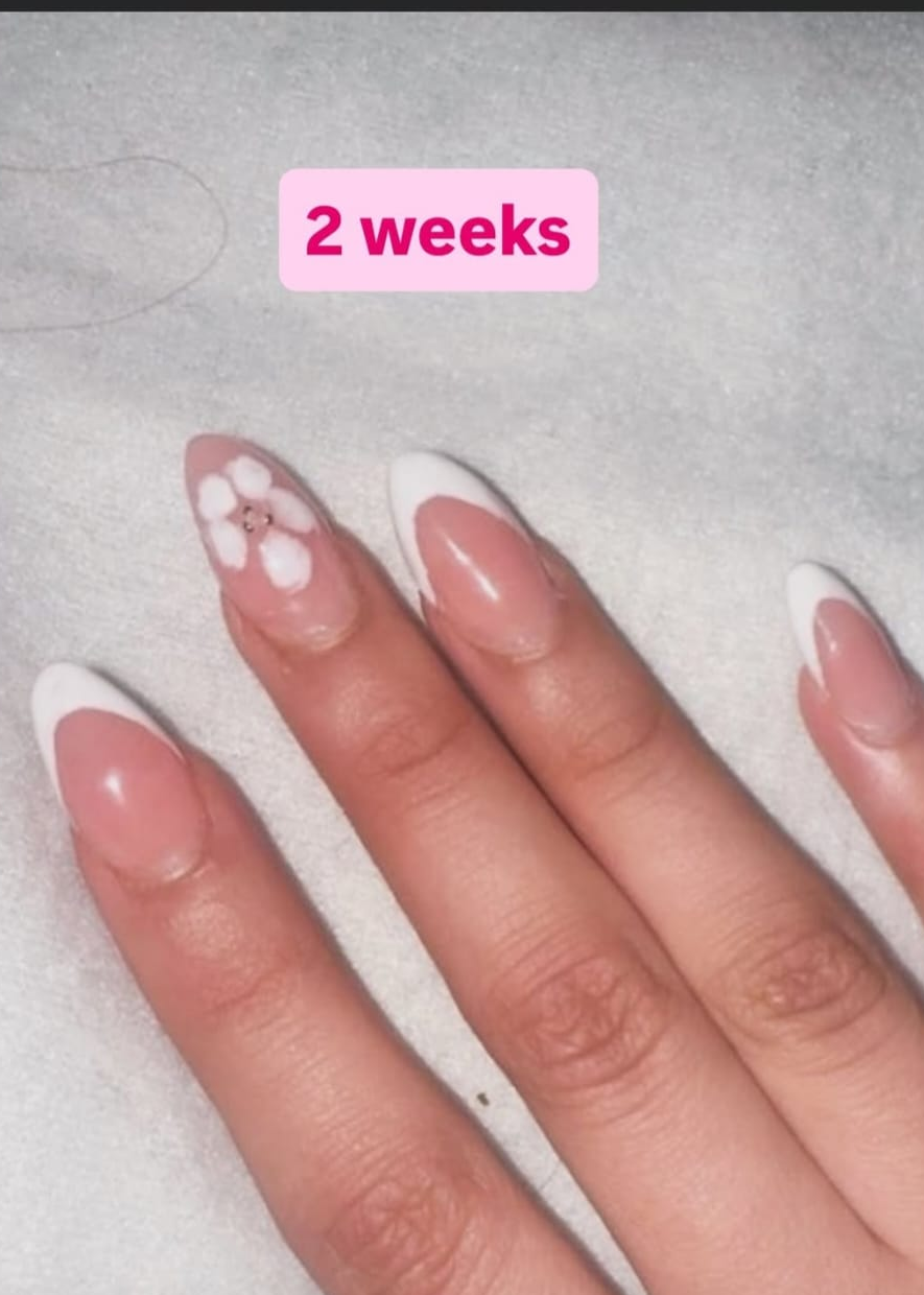White French Almond nail set